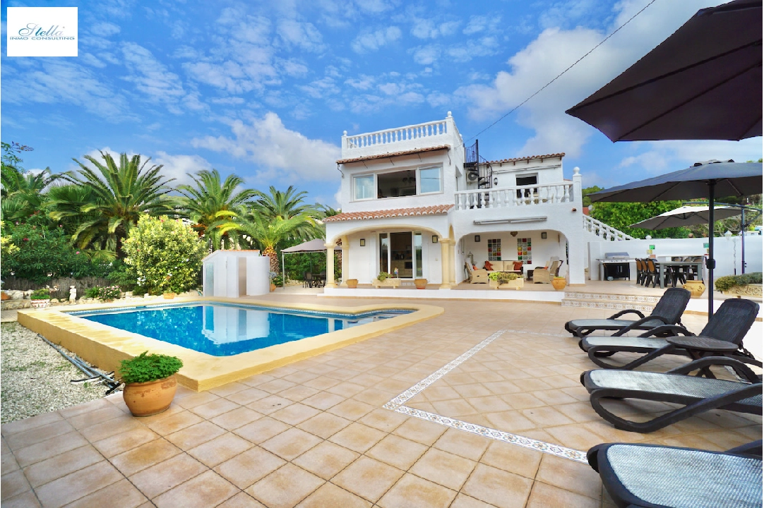 villa en Moraira en venta, superficie 192 m², aire acondicionado, parcela 657 m², 4 dormitorios, 2 banos, piscina, ref.: CA-H-1554-AMBE-1